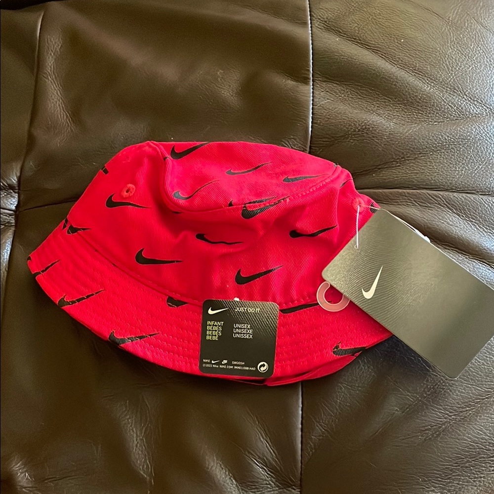 NWT Nike Red and Black Infant Bucket Hat with Chin Strap